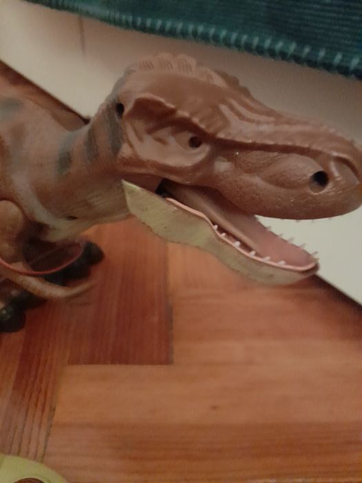 Dinossauro T-Rex telecomandado