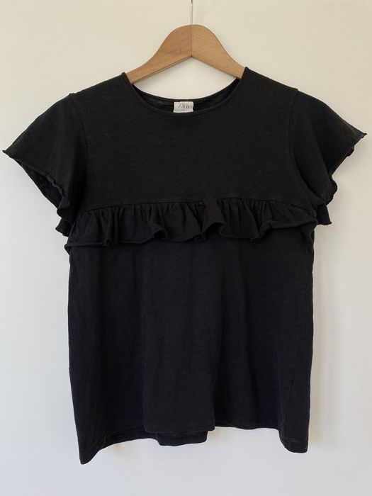 Czarny dziewczęcy T-shirt z falbankami ZARA