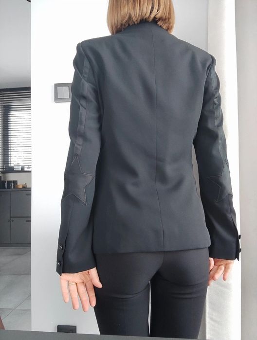 Elegancka czarna marynarka