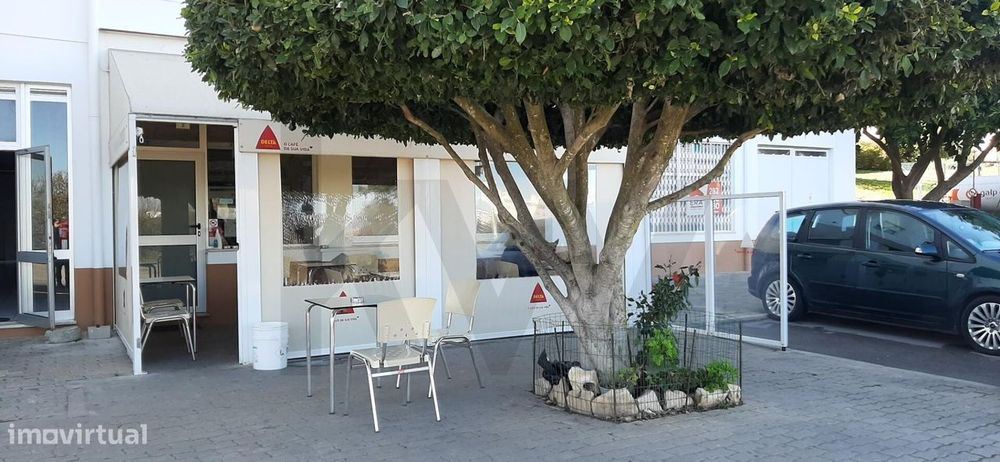 ☕️ Vende-se Café/Pastelaria em Pleno Funcionamento + Loja Adicional –