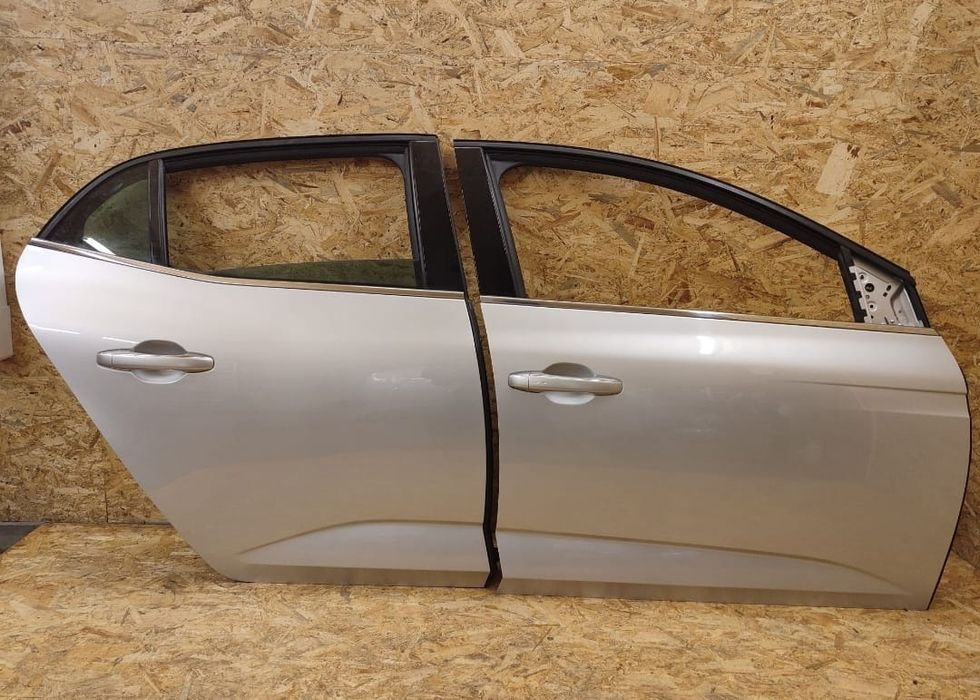 Renault Megane IV 4 drzwi prawy przód kolor kolor TED69