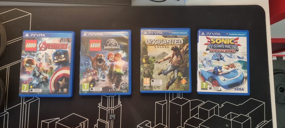 PS Vita 1000 OLED (Wi-Fi + 3G) no Estojo + Cartão 4GB + Capa + Carregador Original + 6 Jogos