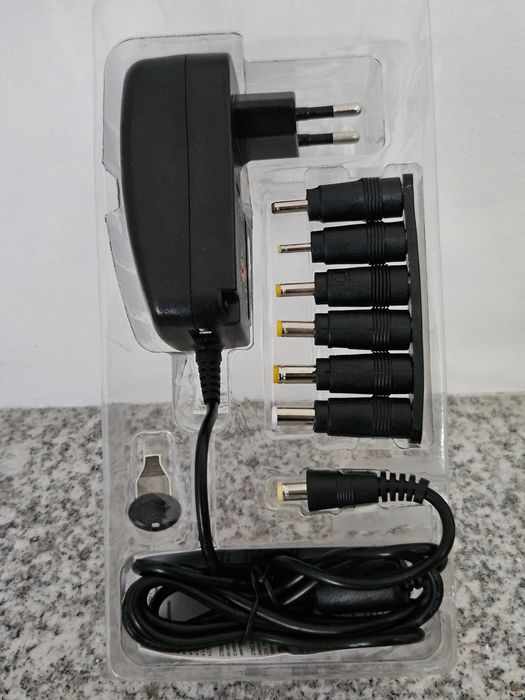 Adaptador Universal Multi-Voltagem 3V-12V 30W (com 6 ponteiras + USB)