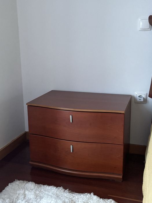 Mobiliário de quarto em madeira de cerejeira