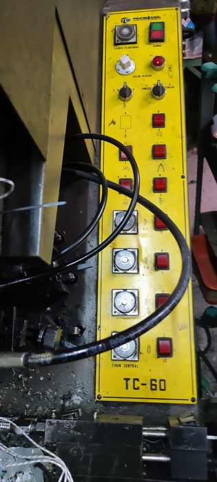 Máquina de montar bicos