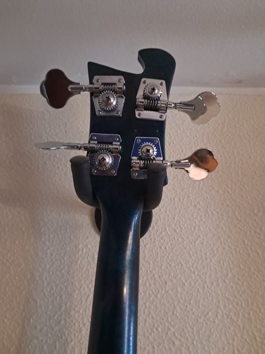 Baixo elétrico customizado