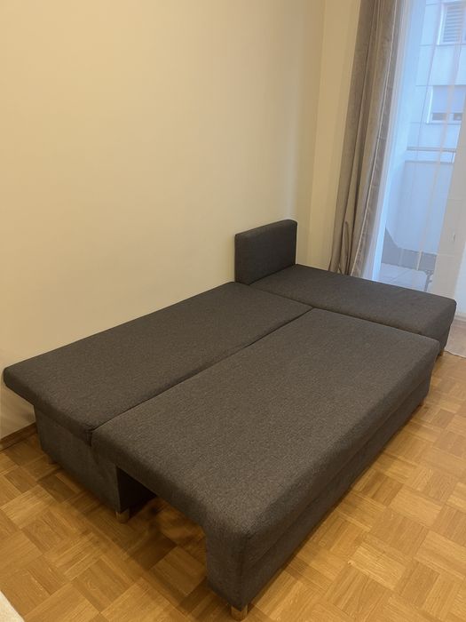 Szara kanapa rozkładana z szezlongiem