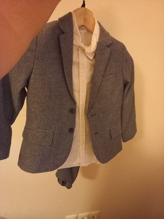 Vendo fato  clássico  de cerimónia com camisa branca  de menino tamanh
