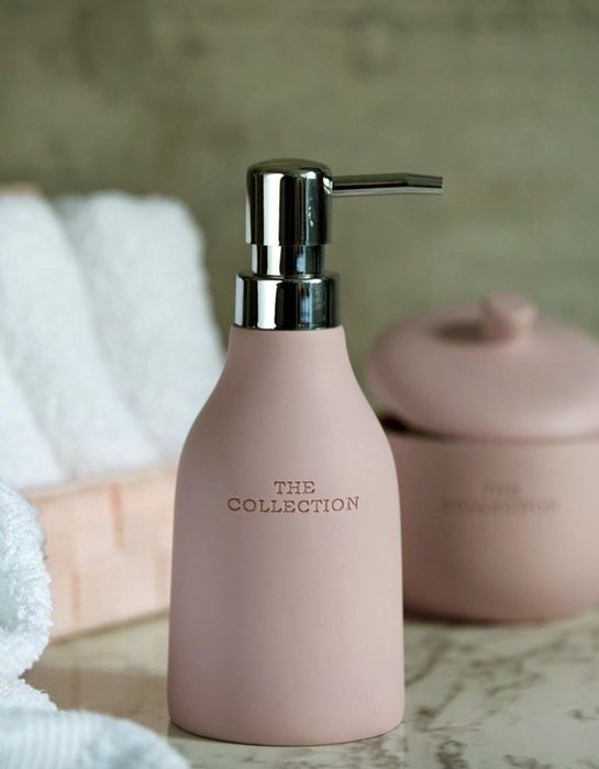 Ręczny dozownik do mydła stojący Wenko 330 ml Pudrowy róż Nowy