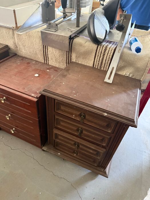 Roupeiro e duas mesas de cabeceira