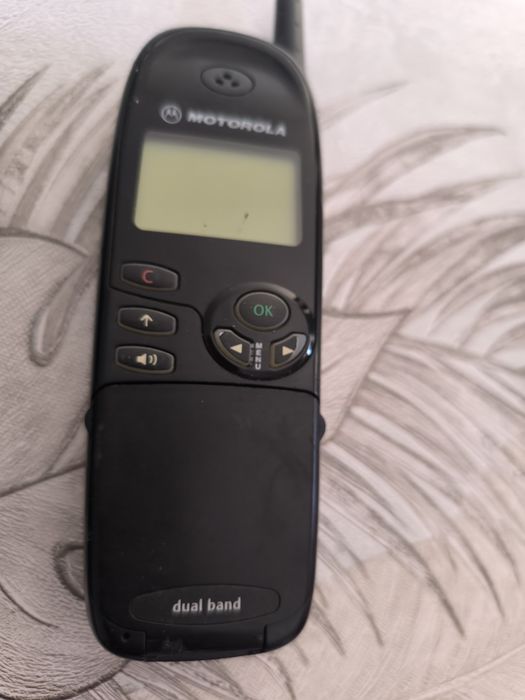 Lote de 8 telemóveis antigos Nokia, Samsung, Ericsson e Motorola – Para peças ou coleção