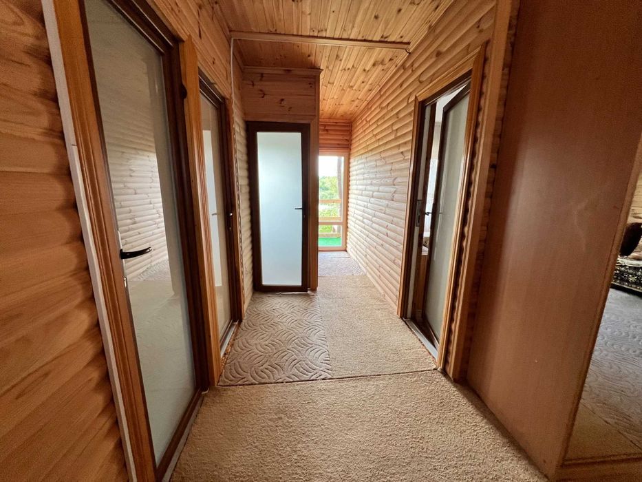 Будинок біля річки