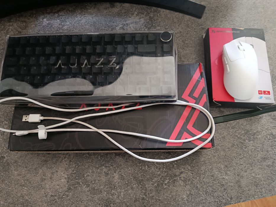 Teclado ajazz ak820 e mamba snake m4 em boas condições