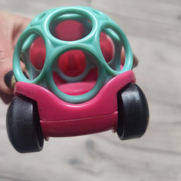 Oball go grippers różowy samochodzik autko dla dziewczynki
