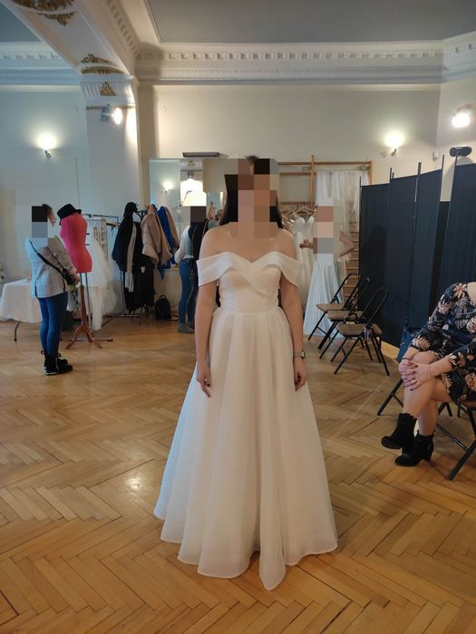 Biała suknia ślubna