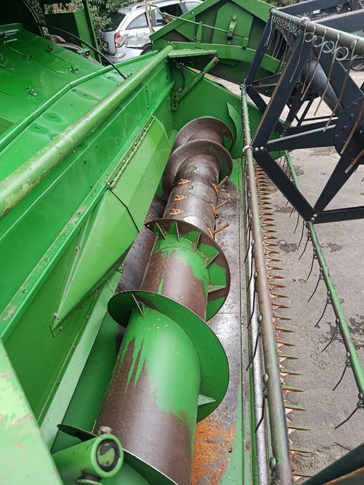 Комбайн John Deere 1042