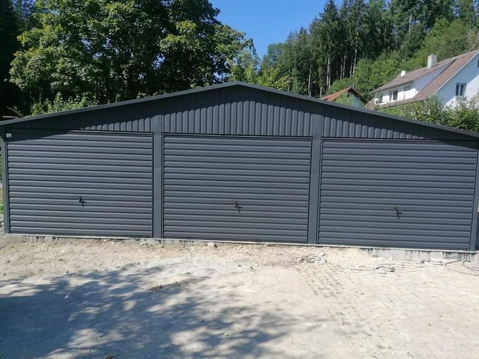Garaż trzystanowiskowy 9x5 m grafit - Dach dwuspadowy, Brama uchylna