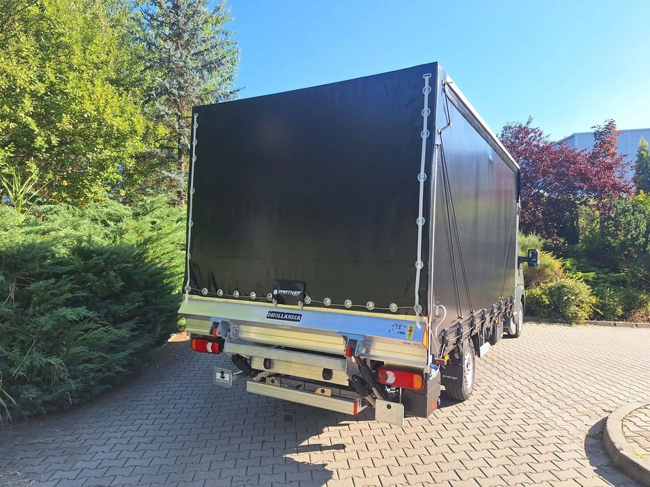 Renault Master  "Międzynarodówka" z tylnym spaniem 8 palet z windą