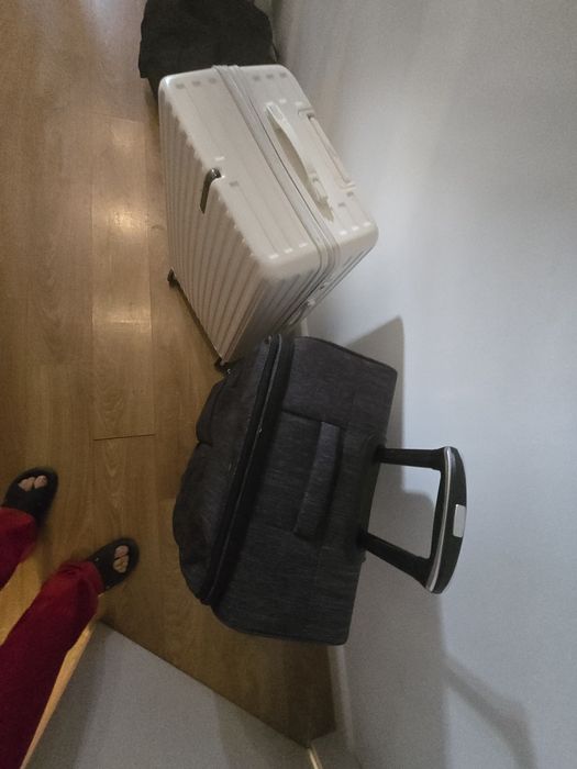 "Vende-se 2 malas: entrega imediata hoje (28/05) antes das 09:00"