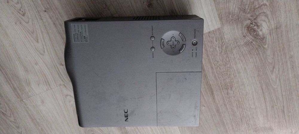 Projektor NEC vt650