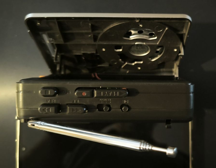 Walkman com rádio novo na caixa