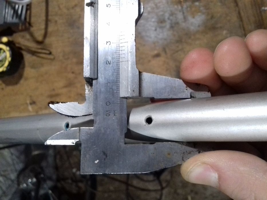 Трубка труба алюминиевая стальная тонкостенная для весел и дома