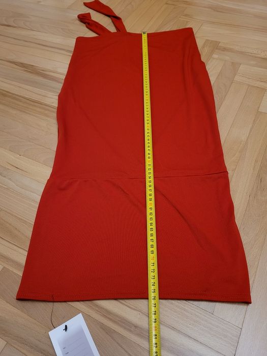 Nowa czerwona sukienka S / M odkryte plecy