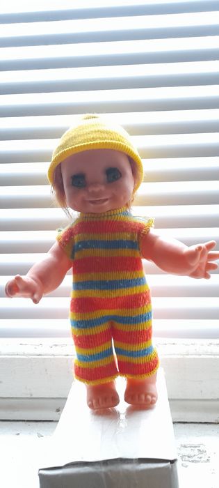 Резиновая укла игрушка