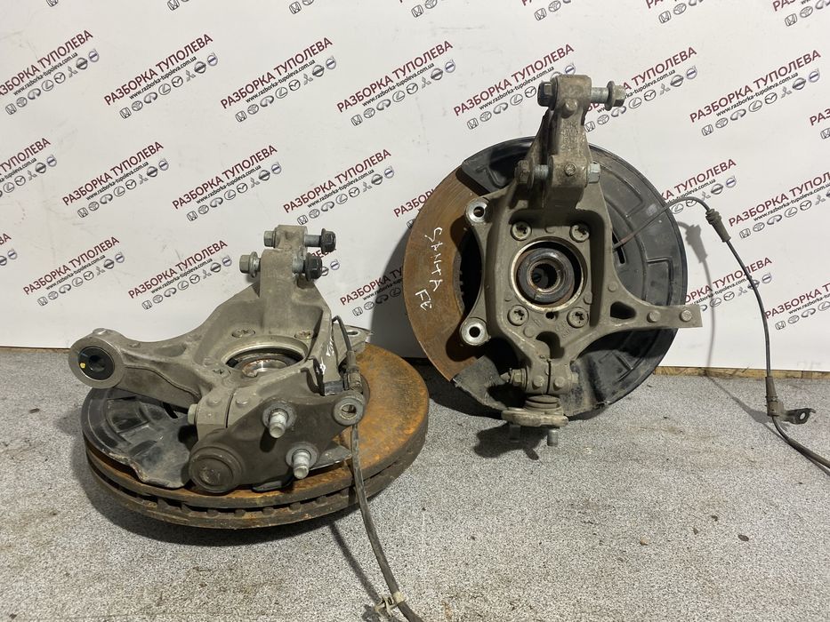 Кулак передний со ступицей Hyundai Santa Fe 2018-2022