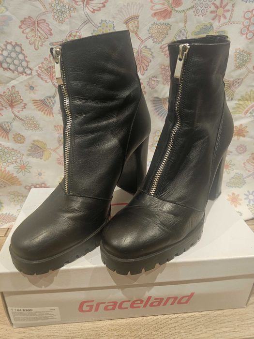 Botki z zamkiem Zara