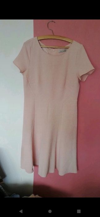 Pudrowa sukienka rozmiar L