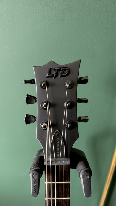 Guitarra ESP Black Metal
