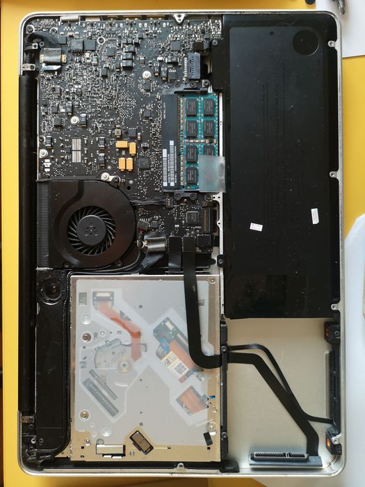 Macbook pro 2010 na części, 2 ładowarki