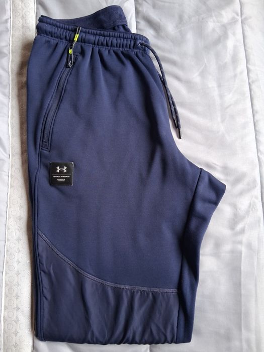 Calças desportivas Under Armour.