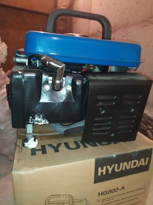 Продам! Портативный бензиновый генератор Hyundai HG800-A (720 Вт)