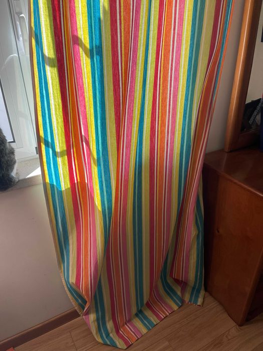 Candeeiro teto + 2 Cortinados + Candeeiro mesa às riscas coloridas