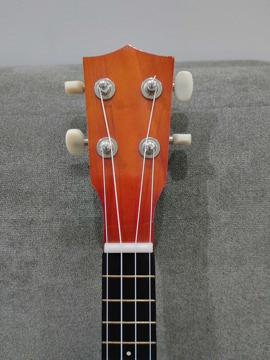 Продам укулеле сопрано