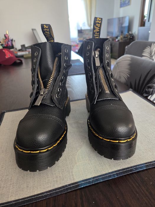 Buty, kultowe glany Dr. Martens Sinclair