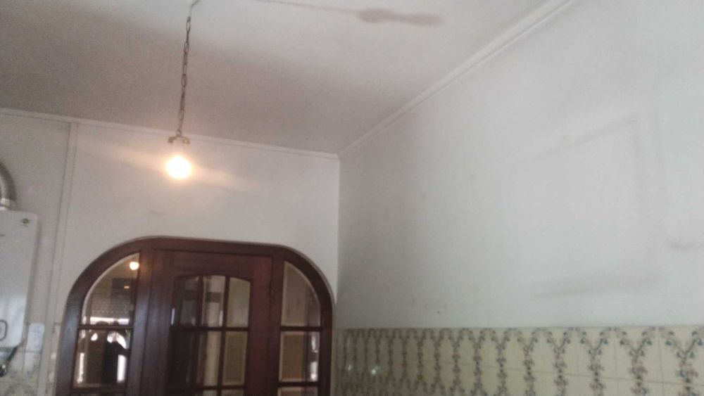 Faço pequenos de pinturas,  limpezas de espaços