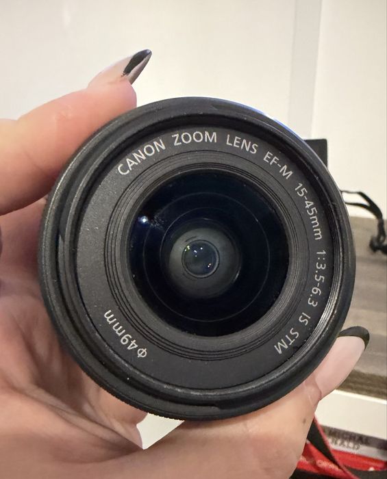 Canon EOS M100 - COMO NOVA