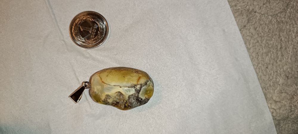 wisiorek z bursztynu