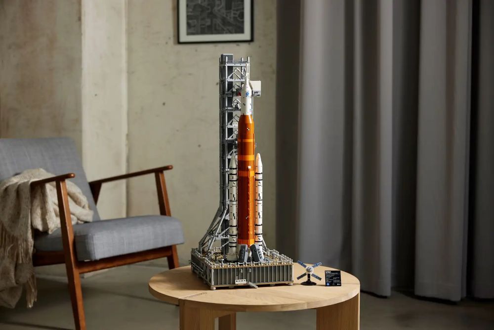 Конструктор LEGO  Система космічного запуску NASA «Артеміда», 10341.