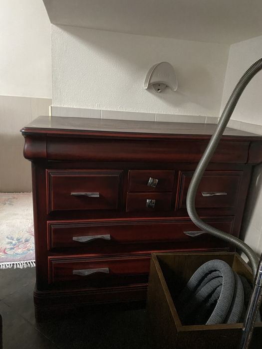 Comoda/movel decorativo em madeira maciça