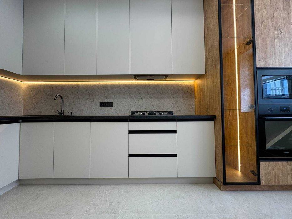 БЕЗ КОМІСІЇ !!!Стильна півторачка у центрі міста