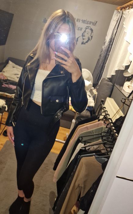 Krótka kurtka biker z paskiem
