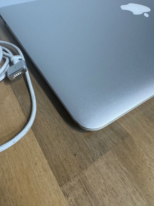 MacBook Air 13 cali, 2015 r, 4 GB/ 128 SSD
