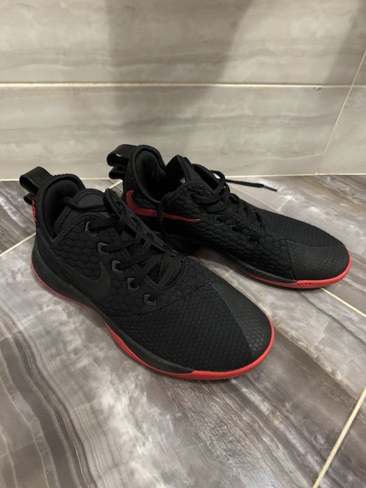 Кросівки чоловічі Nike Lebron Witness III Red