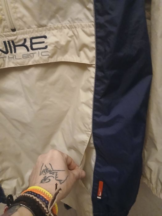 Beżowa kurtka wiatrówka NIKE  kangurka r.l