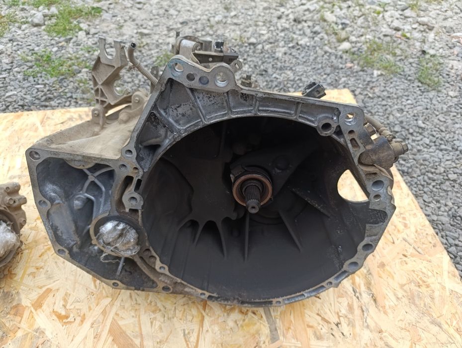 КПП коробка передач 2.0 2.5 Qr20DE QR25DE Nissan X-trail t30 Ікстреіл