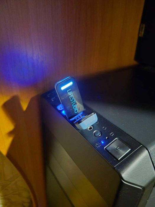 hitachi портативний жорсткий діск, 297 Гб + флешка +док-станція